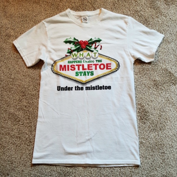 Christmas Cotton Graphic Tee Vegas "What Happens Under the Mistletoe..." Sz S - Picture 7 of 7
